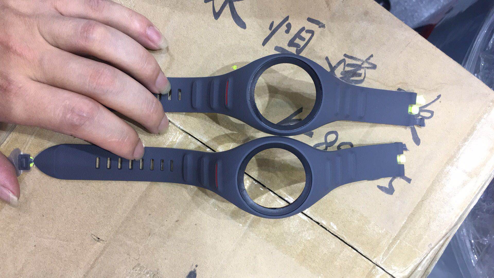 發泡硅膠熱硫化粘尼龍應用案例